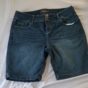 JEGGING BERMUDA SHORT - SUPER SOFT MEDIUM WASH